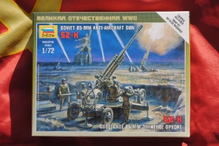 Zvezda 6148 Soviet 85-mm ANTI-AIRCRAFT GUN 52-K with Crew 1941-1943